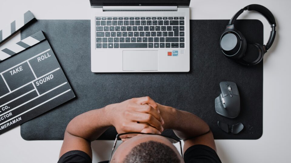Procrastinação, perfeccionismo e as fugas que nos distraem do essencial
