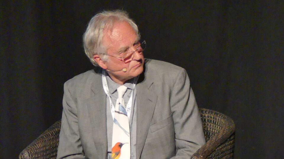 O que é uma mulher? Richard Dawkins deixa organização de ateus após censura a artigo