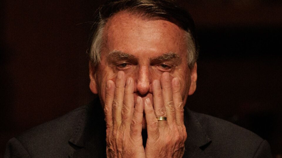 Senta que hoje é dia de dar bronca em Jair Bolsonaro