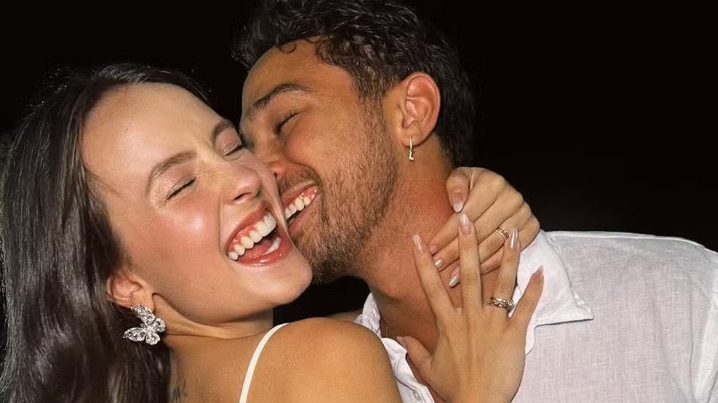 Larissa Manoela e André Luiz Frambach celebram chegada de 2025: ‘PRONTOS!’