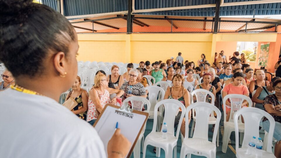 Novos estudos: auxílio do governo diminui emprego e renda salarial