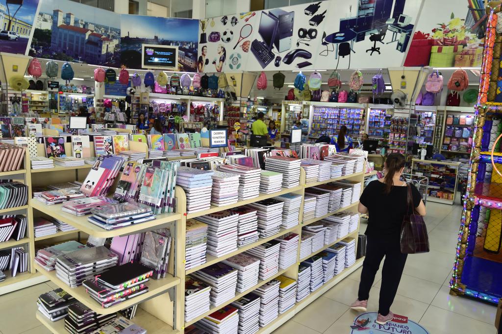 Procon-MT orienta consumidores sobre matrículas e compra do material escolar