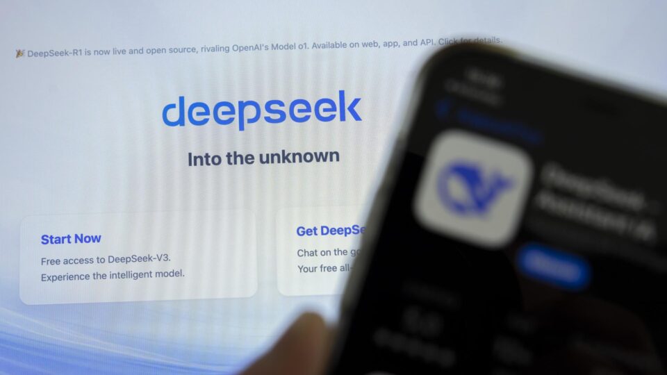 Testamos o viés do DeepSeek e de outras seis IAs com as mesmas perguntas; veja respostas