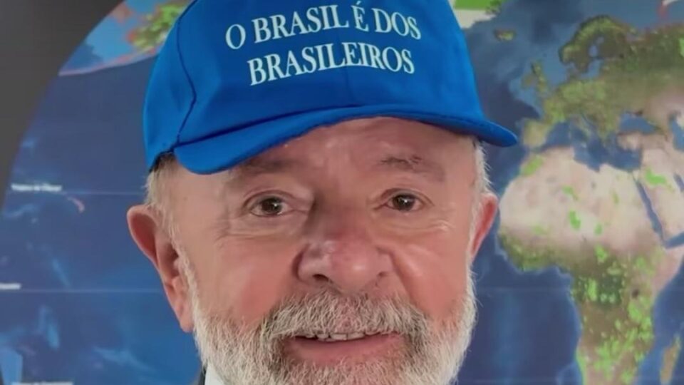 “O Brasil é dos brasileiros”: invenção de Sidônio Palmeira lembra slogan fascista