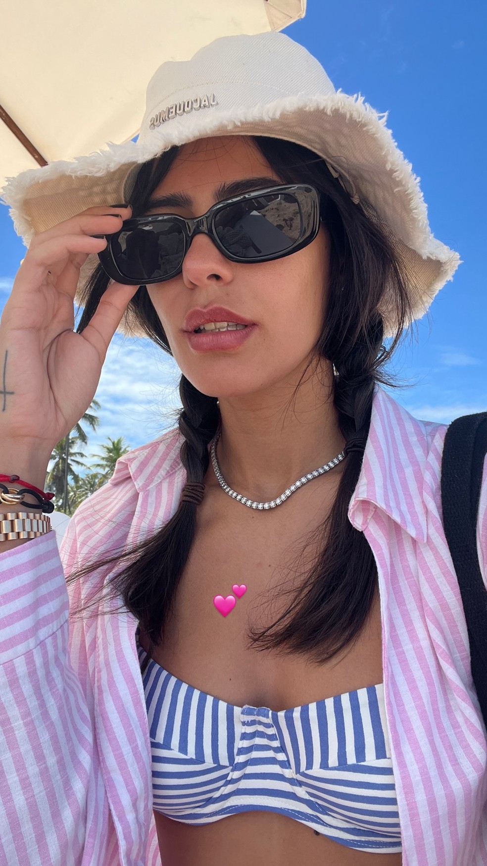 Anttonia, filha de Gloria Pires, abre álbum de viagem com o noivo: ‘Bahia’