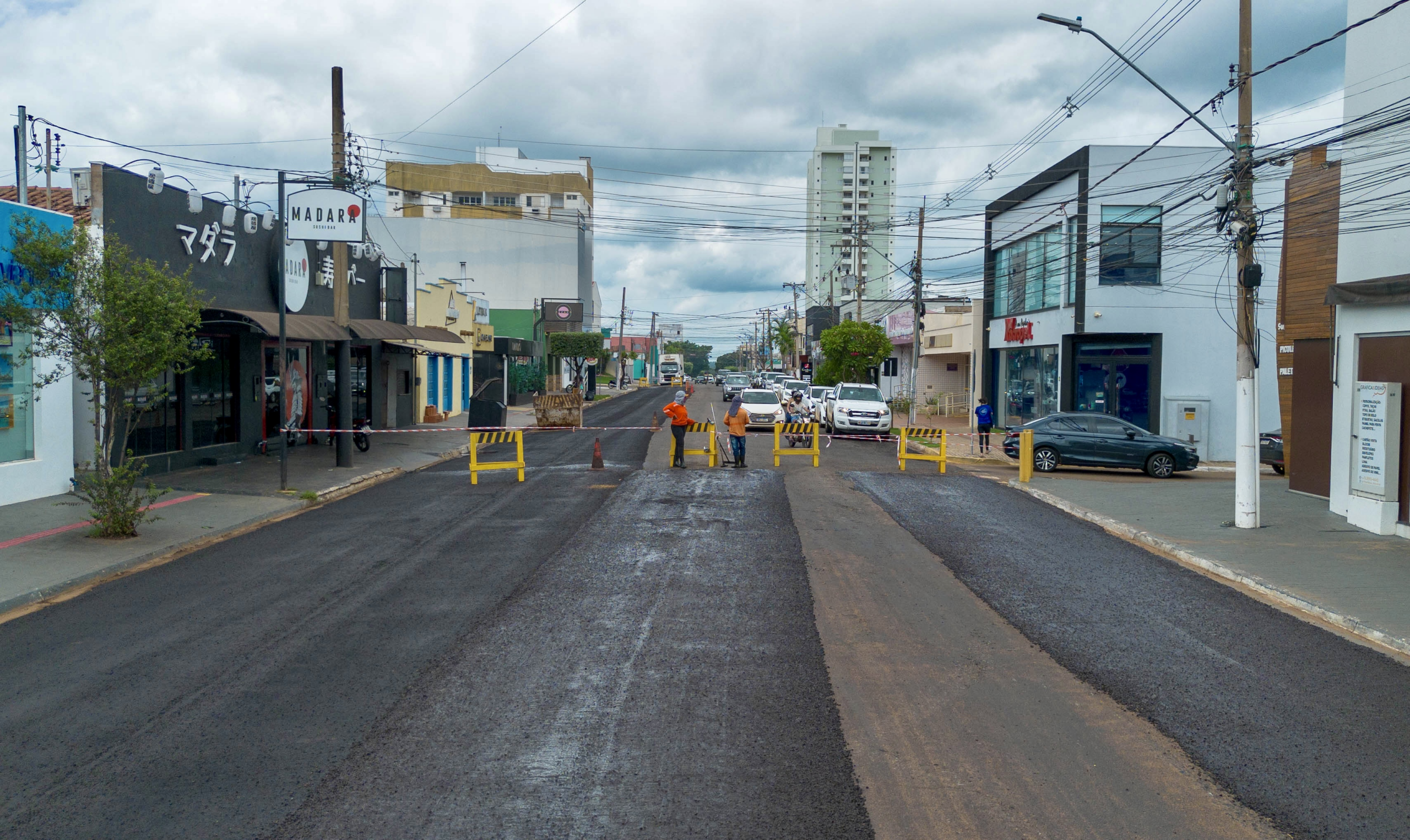 Rua Dom Pedro II é interditada para aplicação de microrrevestimento