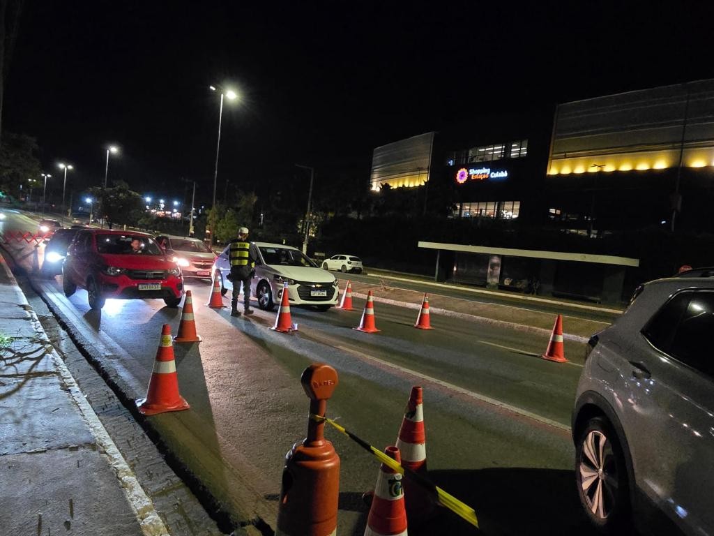 Operações Lei Seca resultam em sete prisões por embriaguez e remoção de 46 veículos em Cuiabá