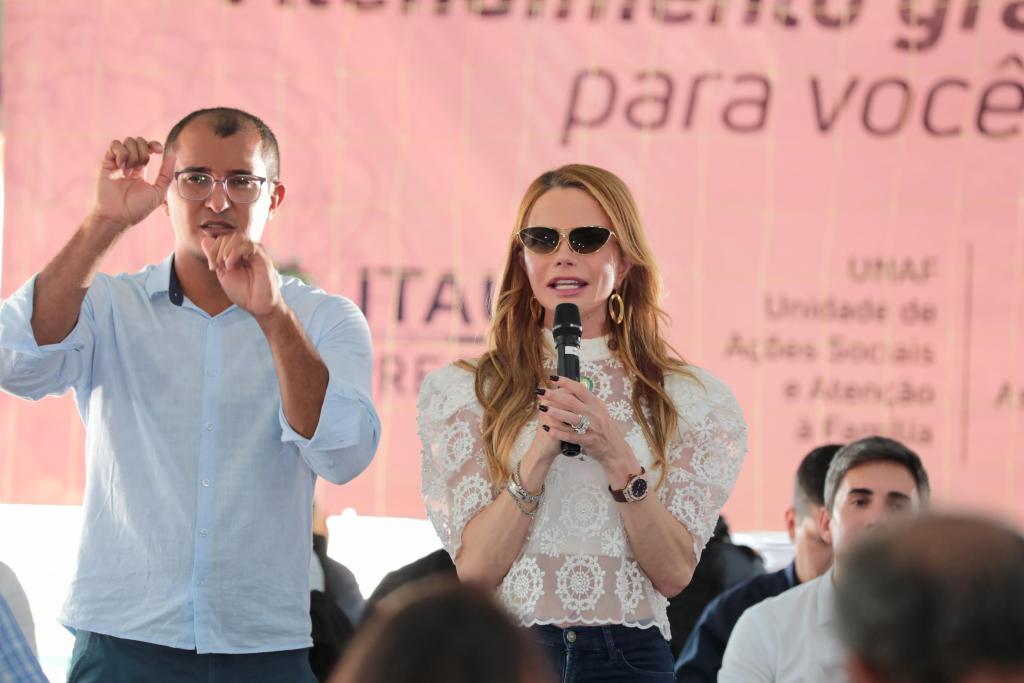 Primeira-dama de MT promove a entrega de alimentos e cobertores para população em situação de vulnerabilidade