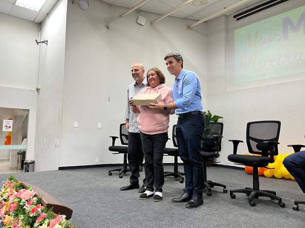 “Nunca é tarde para aprender a ler e escrever”, afirma aluna em sua primeira aula do Mais MT Muxirum