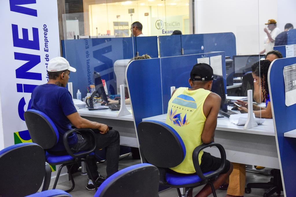 Sine Estadual disponibiliza mais de 2,1 mil vagas de trabalho nesta semana