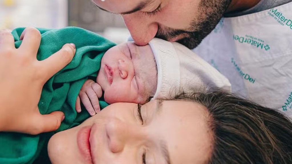 Filha do cantor Leandro, dá à luz segundo filho: ‘Te amamos muito, minha filha! ‘