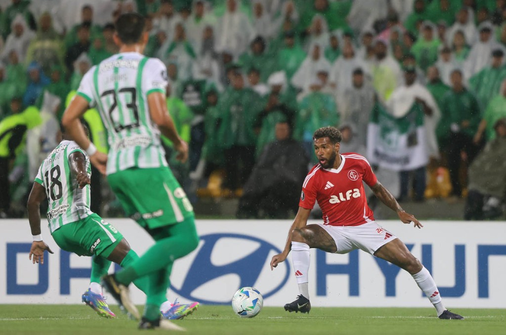Internacional sofre revés na Colômbia e perde para o Atlético Nacional na Libertadores