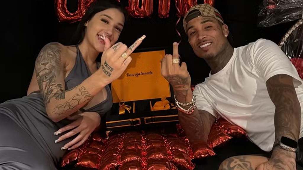 Bia Miranda e Gato Preto oficializam namoro e exibem aliança: ‘Não desiste!’