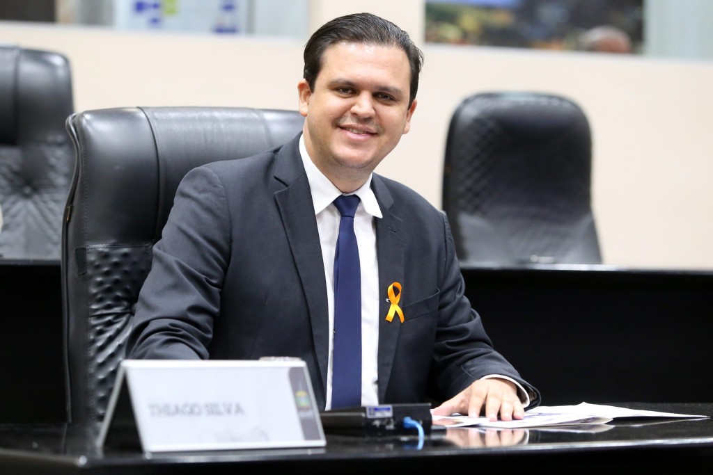 Deputado Thiago anuncia Edital para retomada de obras paralisadas e construção de creches