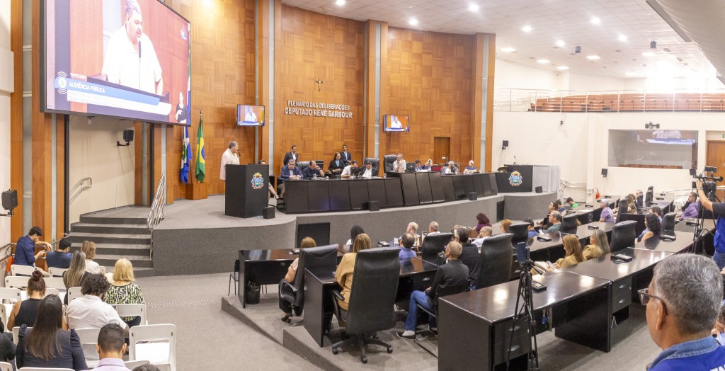 Deputados são contra fechamento da Santa Casa e cobram definição do Estado