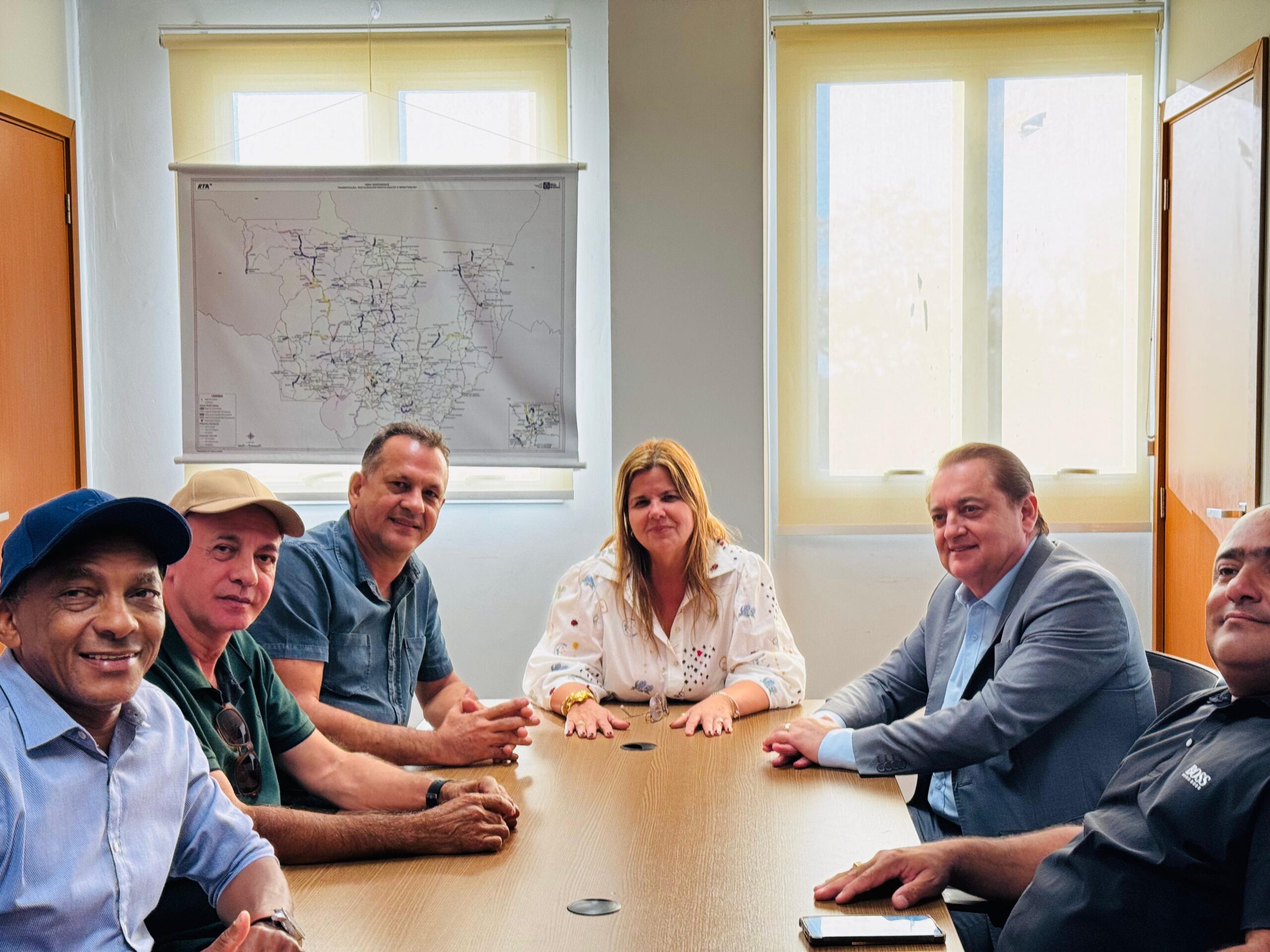 Deputado Sebastião Rezende e lideranças de Rondonópolis participam de reunião na SINFRA para tratar de demandas prioritárias do município