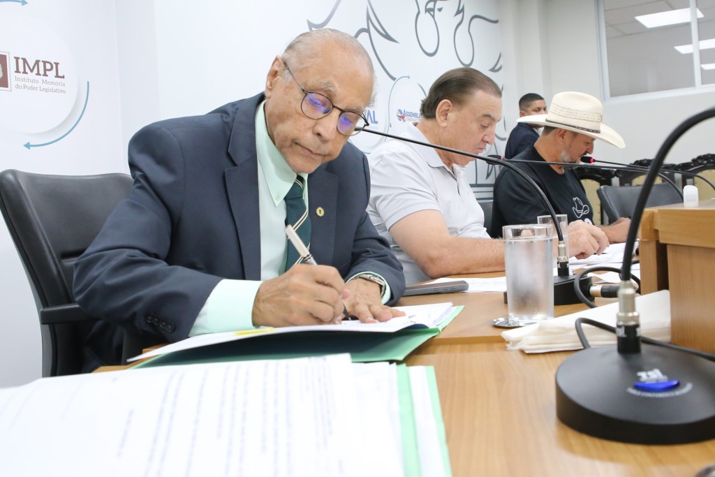 Comissão debate atualização de bulas de defensivos agrícolas e aprova projetos voltados ao setor agropecuário