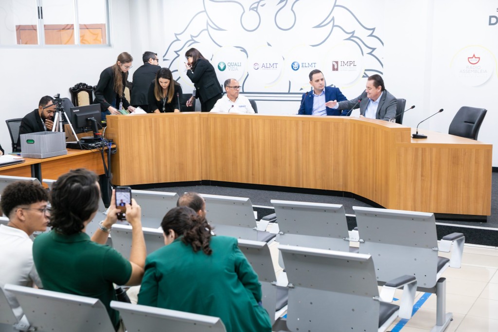 CCJR aprova projetos favoráveis a mulheres e para valorização de garis e catadores em reunião na tarde desta terça (3)