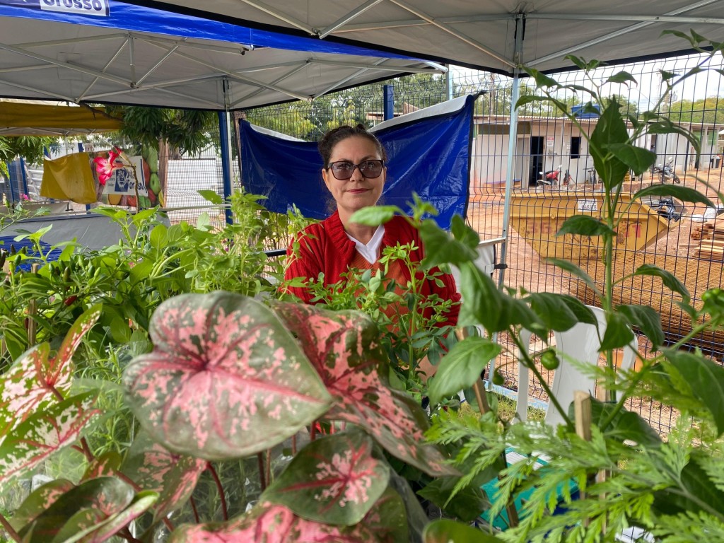 Produtora de Cuiabá supera câncer e transforma cultivo de plantas em negócio com apoio do Governo de MT