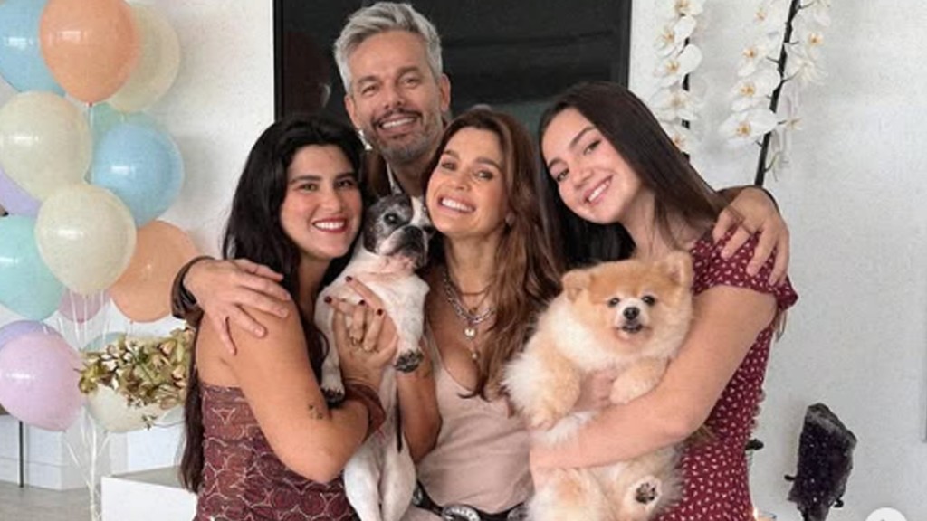 Flávia Alessandra celebra chegada dos 51 anos com festa em família: ‘Muito amor’