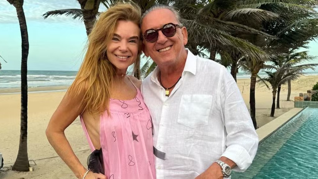 Galvão Bueno e Desirée Soares curtem praia no Ceará: ‘Do jeitinho q a gente gosta!’