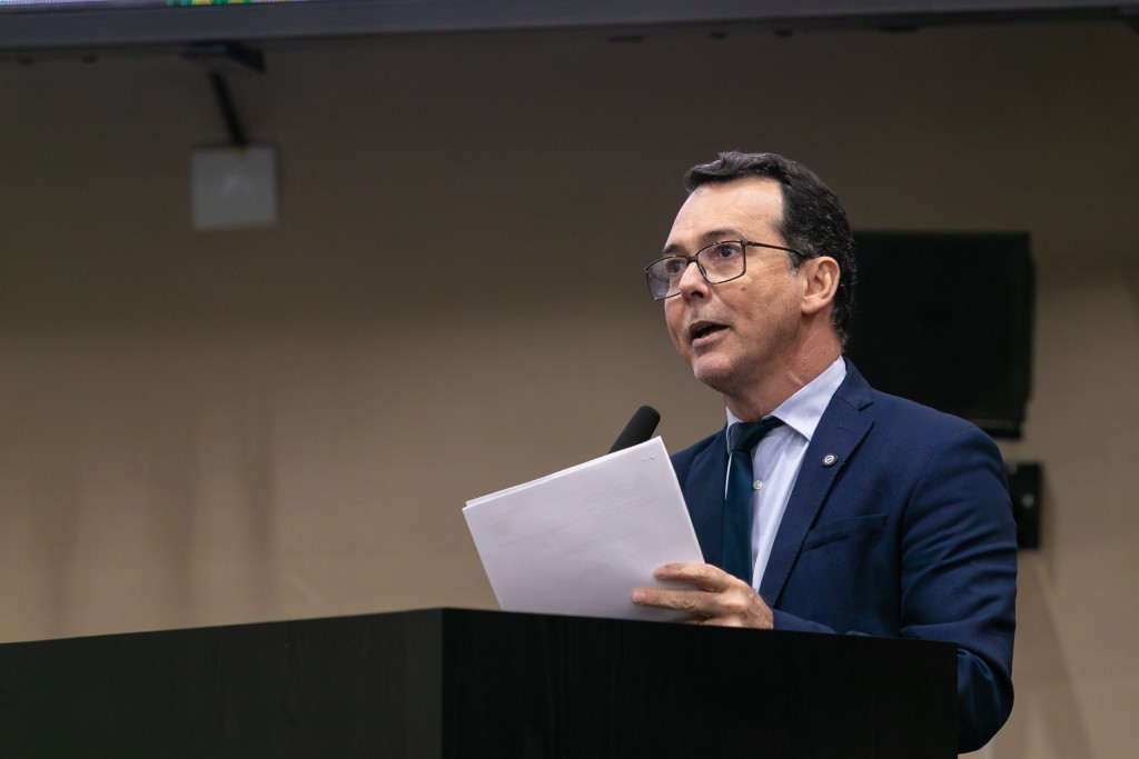 Deputados aprovam projeto de Lúdio que acaba com taxa sobre os consignados