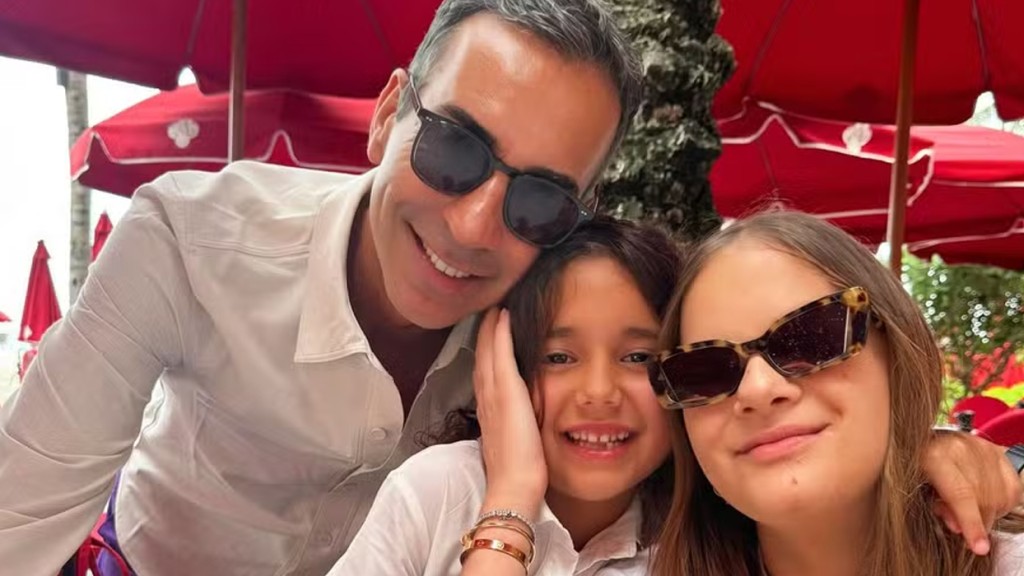 César Tralli curte dia com a filha Manu e Rafa em Miami: ‘É o melhor das férias’