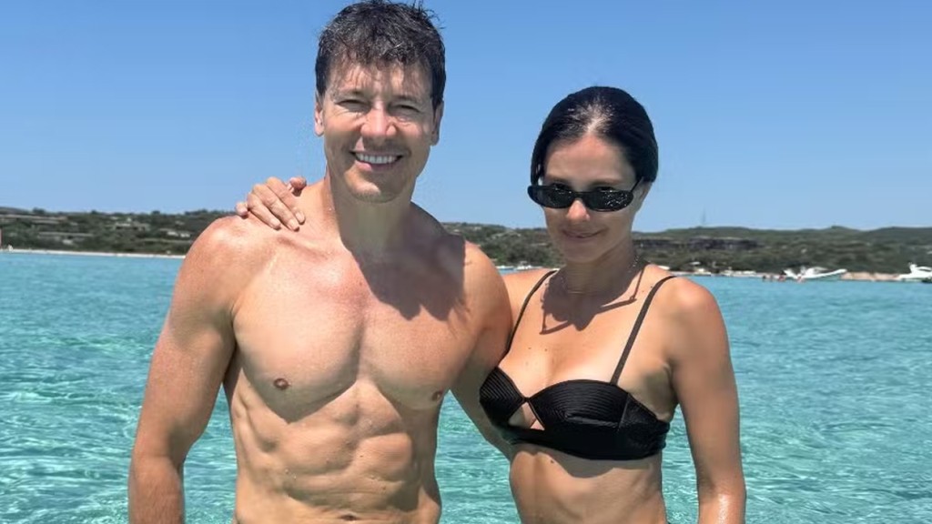 Após Itália, Faro e Vera Viel curtem ilha francesa com as filhas: ‘Love my family!!!!’