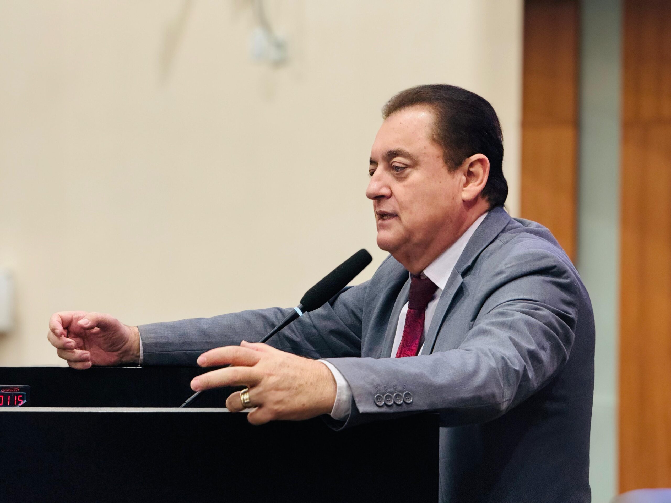 Deputado Sebastião Rezende comemora aprovação de projeto de lei de sua autoria que cria carteira de identificação da pessoa com lupos em MT