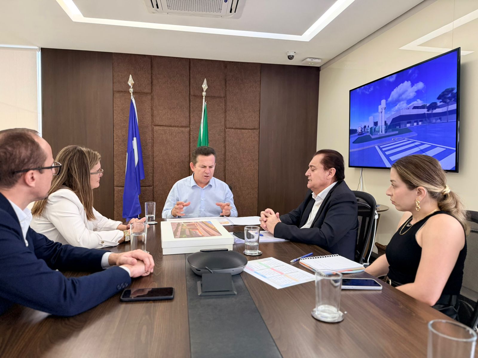 Deputado Sebastião Rezende entrega projeto do novo Hospital Universitário de Rondonópolis ao governador e reforça conquista histórica para a região Sudeste