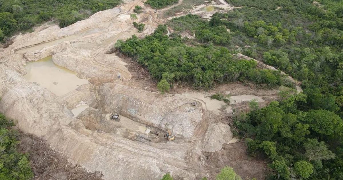 Batalhão Ambiental flagra garimpo ilegal em área de preservação e aplica multa de R$ 18 mil