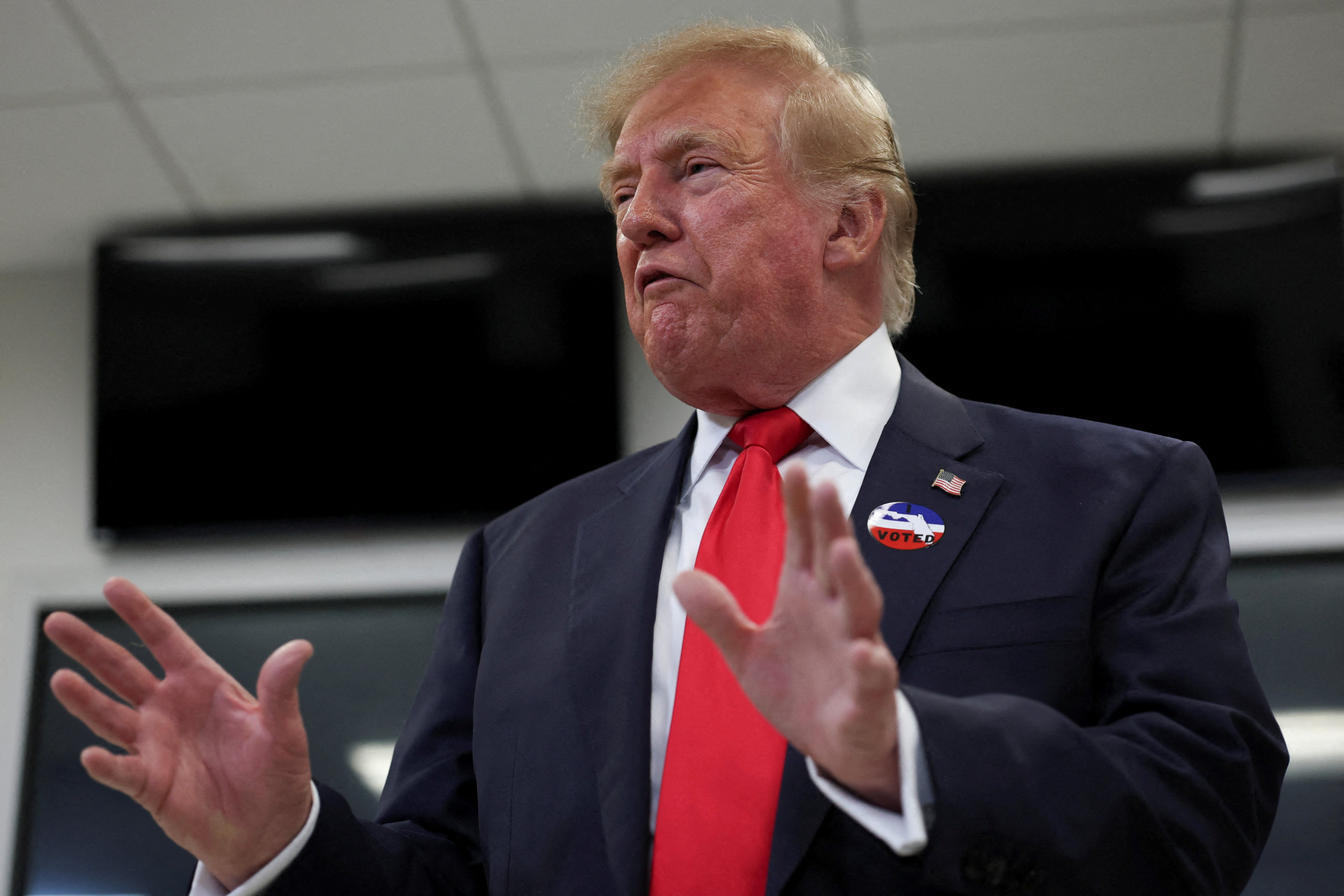 Após ridicularizar voto antecipado, Trump vota 10 dias antes nas eleições parlamentares nos EUA