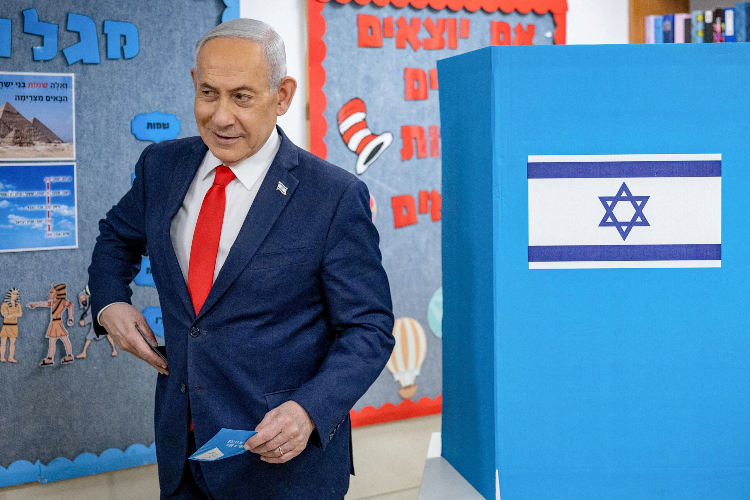 Eleições em Israel: urnas são fechadas, e pesquisas de boca de urna indicam impasse