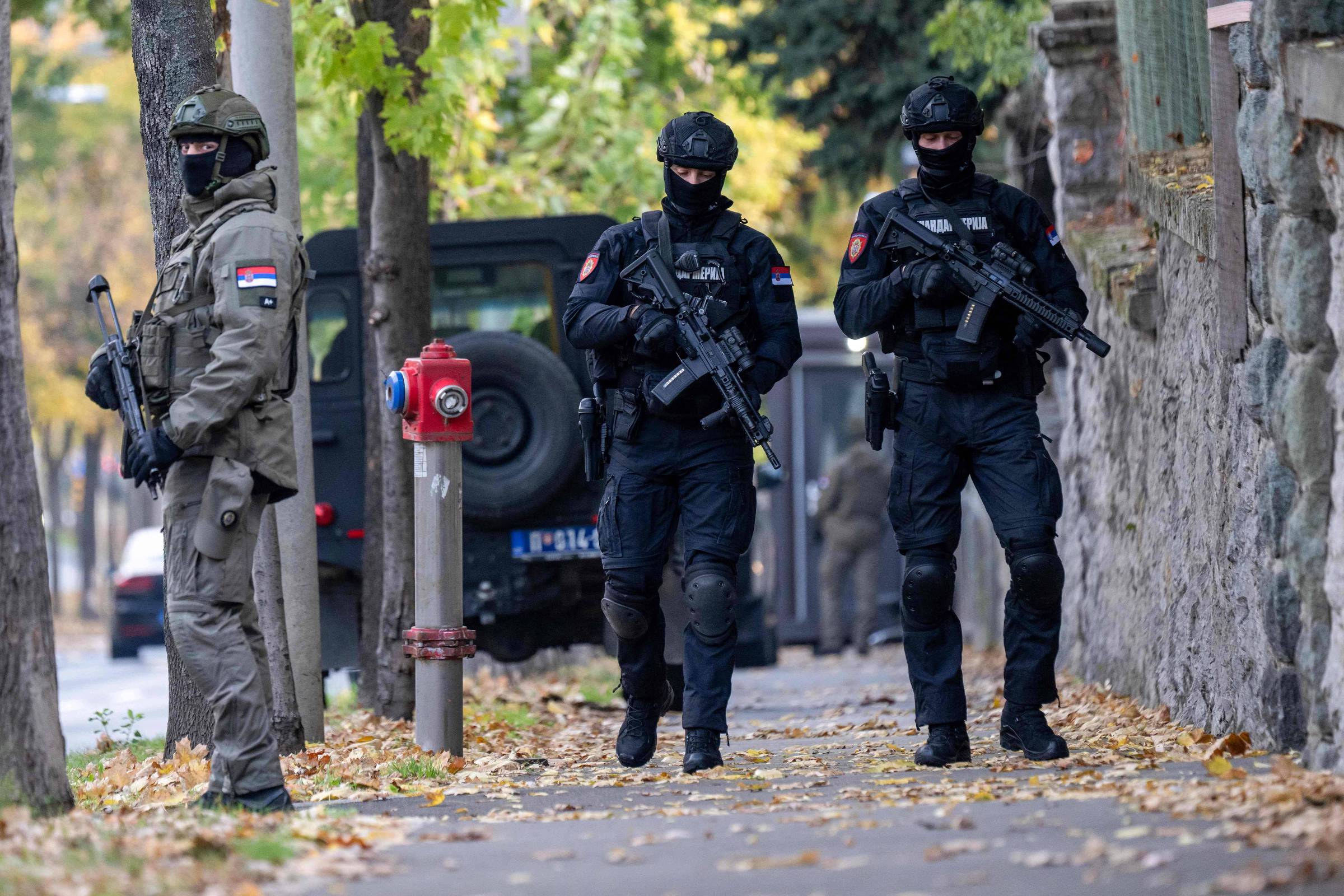 Ataque com facas fere policial na Embaixada de Israel em Belgrado