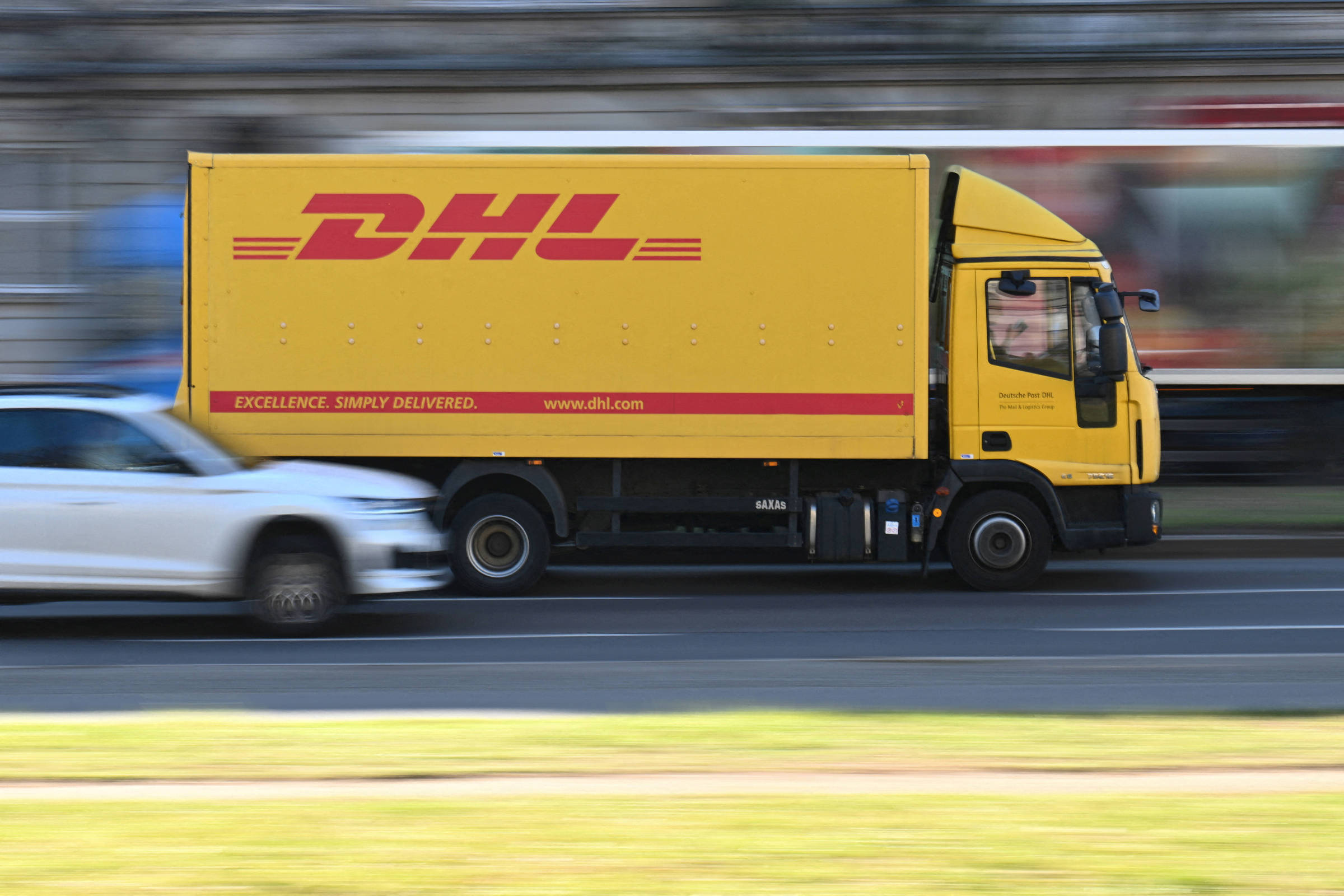 Gigante global DHL prevê quintuplicar receita com logística para energia renovável até 2030
