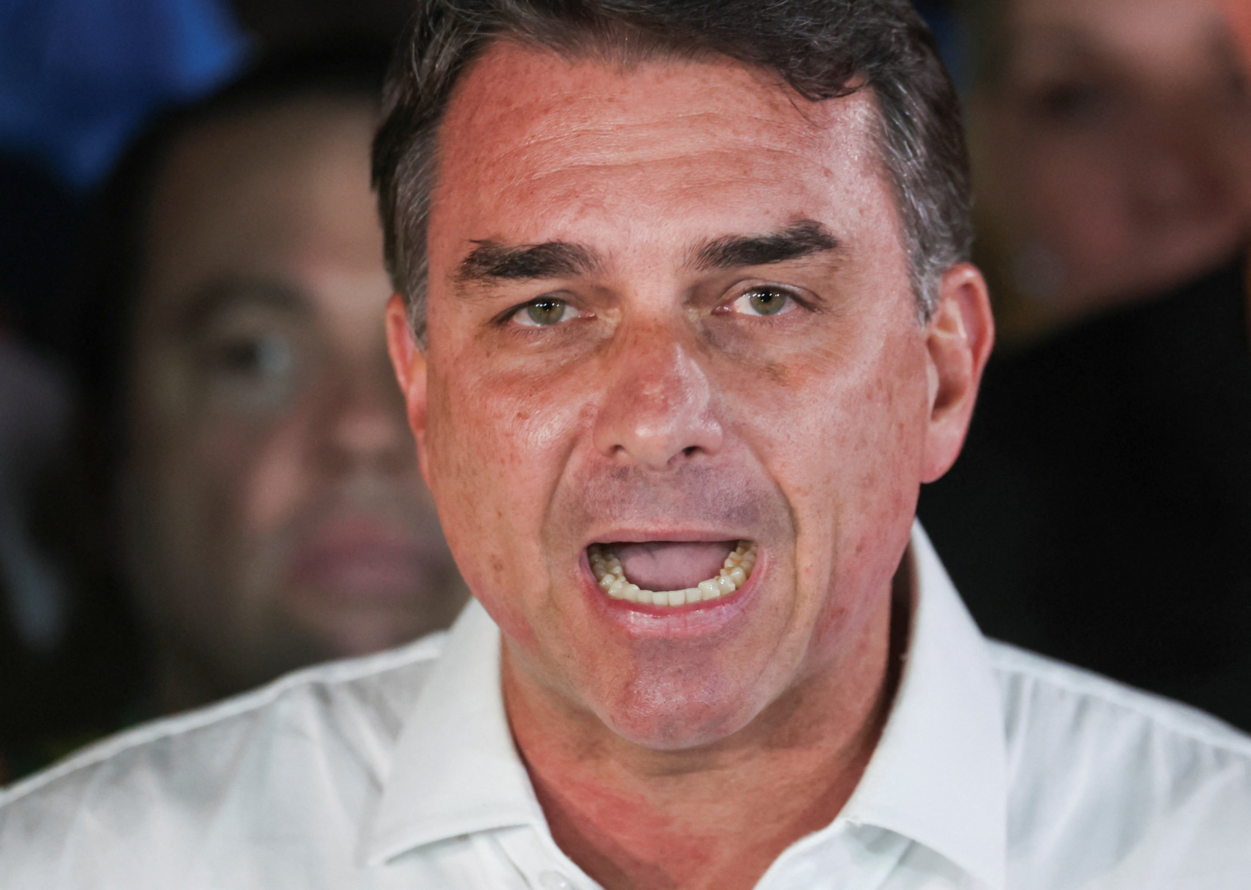 Deputado italiano pede investigação sobre processo de cidadania dos irmãos Bolsonaro