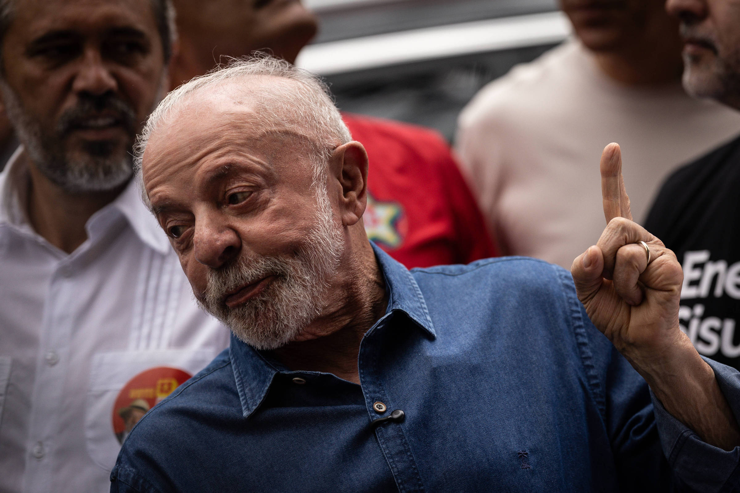 Afônico após campanha e vitória, Lula faz sessões diárias de fonoaudiologia