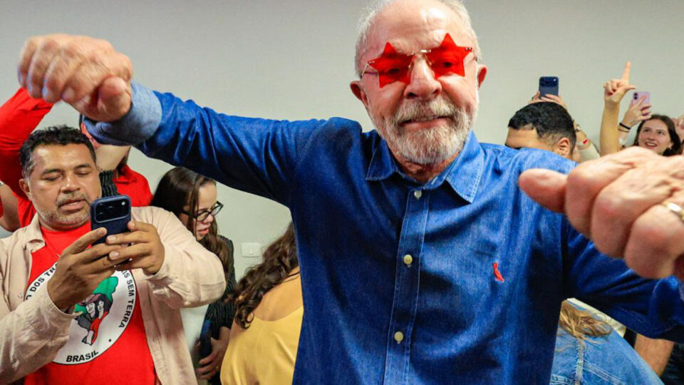 Lula inaugura novo modelo do Socialista de iPhone